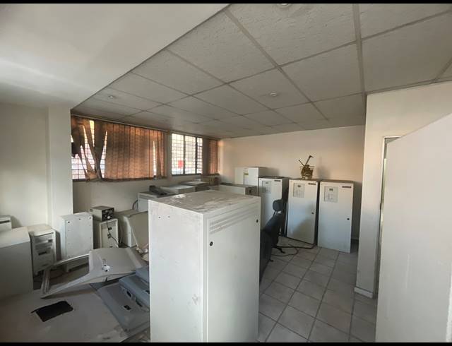 260M² BUSINESS TO LET IN CONGELLA